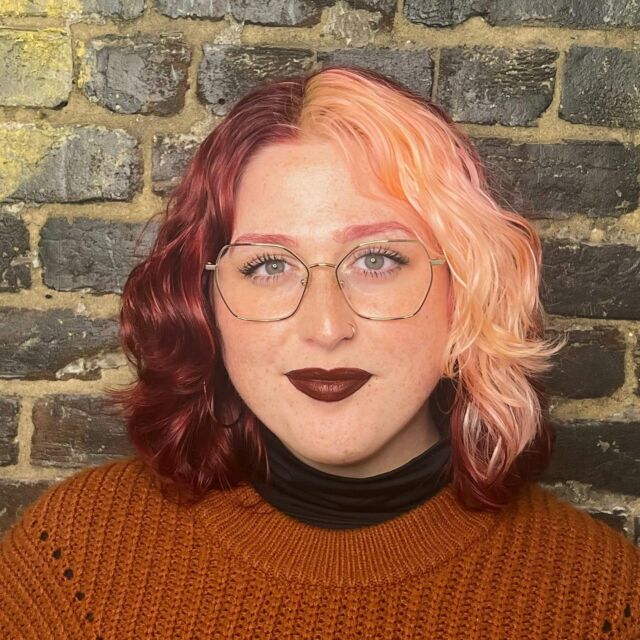 Please join us in welcoming Desirae (@red_head_des) to the #LoxStar team! 💫

Desirae attended Paul Mitchell the School Chicago and has been specializing in short cuts for a number of years. 

We are thrilled to have her part of our team. 💚 Say hi when you see her in the salon and book with her for your haircut needs! 

✨
✨
✨
✨
✨
✨
✨
✨
✨
#LoxStar
#iLoveLox
#iHeartLox
#LoveDowntownKnox
#KnoxvilleHair
#knoxvillehairstylist