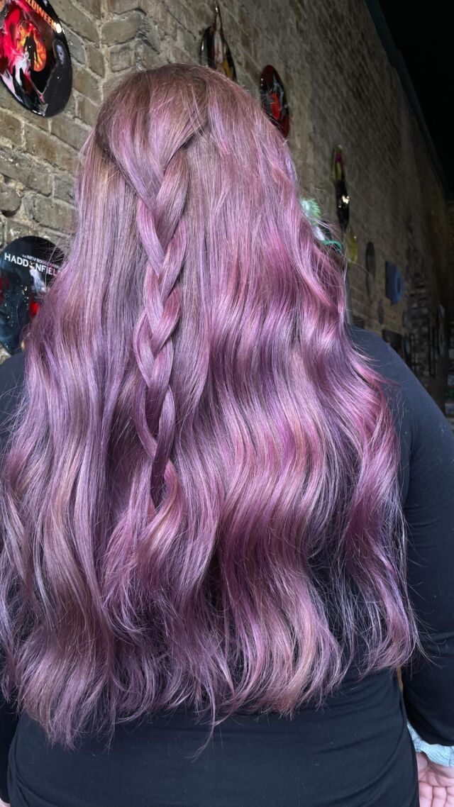We’re living for this purple gemstone moment by @autumnpaigee 💜💜💜 

•
•
•
•
•
•
•
•
•

#Loxsalon #loxstar #iheartlox #ilovelox #pulpriot #faction8 #knoxvillehairstylist #knoxvillehair #knoxvillesalon #knoxsalon #hairbrained #behindthechair #randco #modernsalon #randco #oldcityknox #vegan #hairtransformation #crueltyfree #ecofriendly #knoxville #knox #knoxvilletn #knoxtn #scruffycity #scruffycityknox #oldcityknox #lovedowntownknox