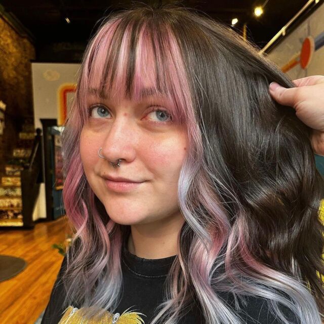 How's this for a #TransformationTuesday? ✨ @snippingpetals spent six hours with her guest to achieve this beautiful mauve look! 

•
•
•
•
•

#iheartlox 
#loxsalon 
#mauvehair 
#pulpriotisthepaint
#behindthechair