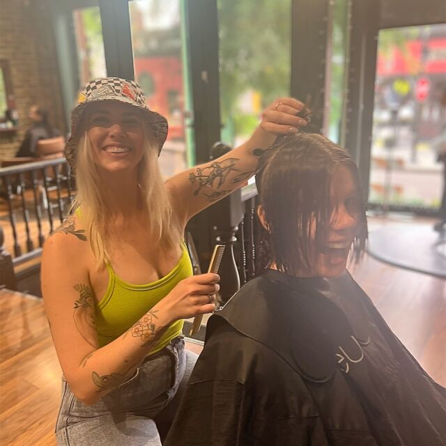 #HappySaturday from some of our Lox Stars! ✨ Have a great weekend, Knoxville! 

As always, you can book a reservation to come see us using the Book Now button on our profile or give us a call at 865.523.5569. ☎️

•
•
•
•
•

#loxstar 
#iheartlox 
#loxsalon 
#knoxvillesalon 
#lovedowntownknox 
#oldcityknox