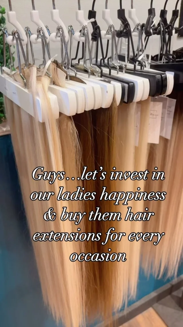 Let’s normalize changing our style with every season 👏🏼

It’s the season for new hair 🎁

Trust & Mane Extensions are still 20% off til the end of the month & make a very unique gift idea 

Get em while they’re hot!

#knoxvillehairextensions #knoxvillesalon #hairextensions