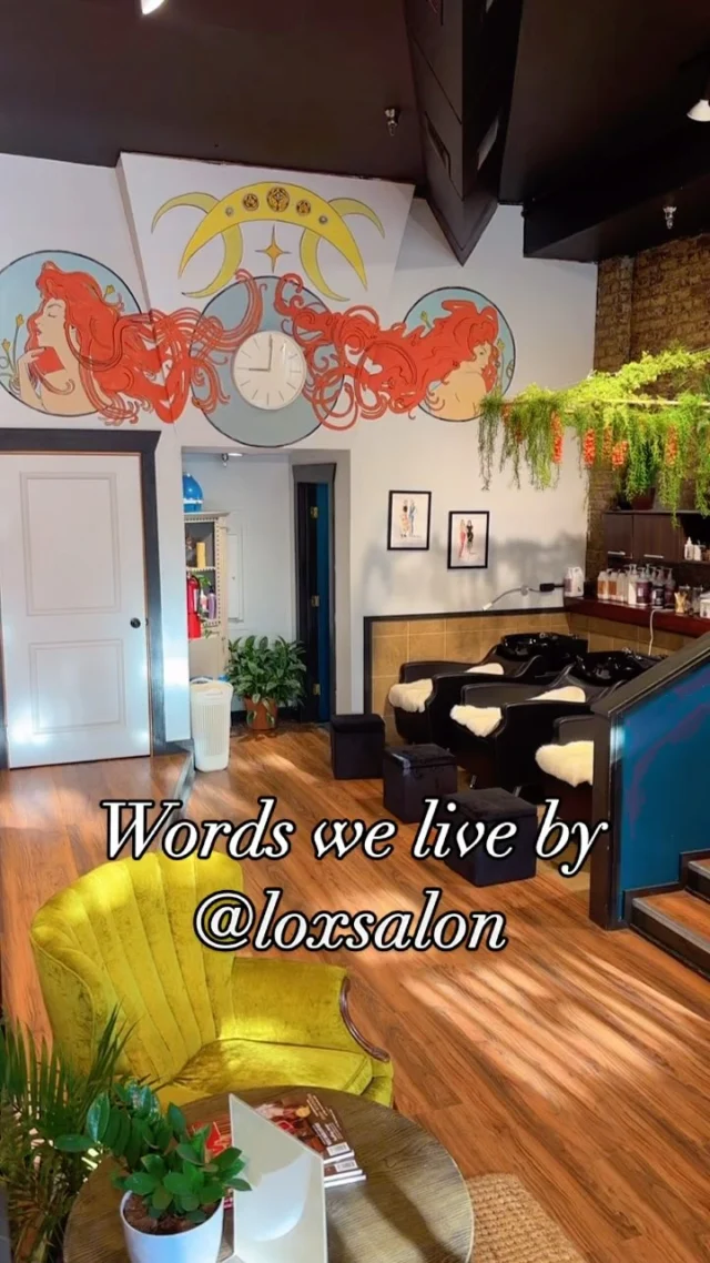 What words best describe our Old City Salon? 🤔

Greatest of all time ! 👏🏼

Come see what we’re all about!

We’re waiting for you. 

Book your greatest of all time  hairstyle today with one of our #loxstars 

Only a few opening left this week. 

Holiday hours: closed Thursday & Friday 

#hairstyletrends #knoxvillesalon #knoxvillestylist #besthairsalonknoxville #historicoldcity #downtownknoxville #holidayhair